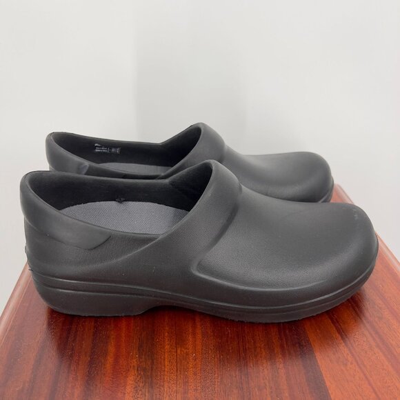 Crocs Women's 11 Black Work Clogs Slip-Resistant Dual Crocs Comfort - Picture 2 of 10